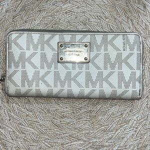 Pre-loved Michael Kors Wallet